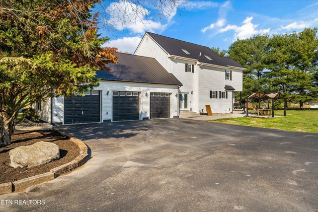 2940 Beecarter Rd, Dandridge, TN 37725