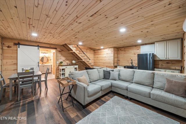 2940 Beecarter Rd, Dandridge, TN 37725