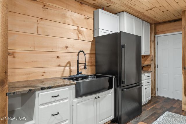 2940 Beecarter Rd, Dandridge, TN 37725