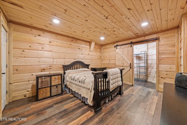 2940 Beecarter Rd, Dandridge, TN 37725