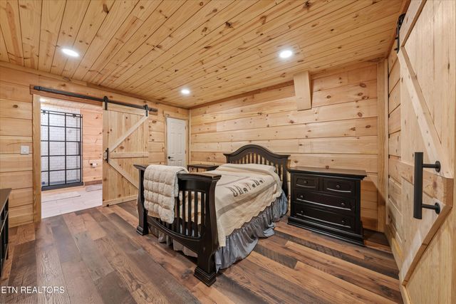 2940 Beecarter Rd, Dandridge, TN 37725