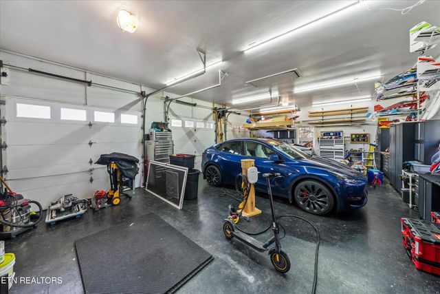 2940 Beecarter Rd, Dandridge, TN 37725