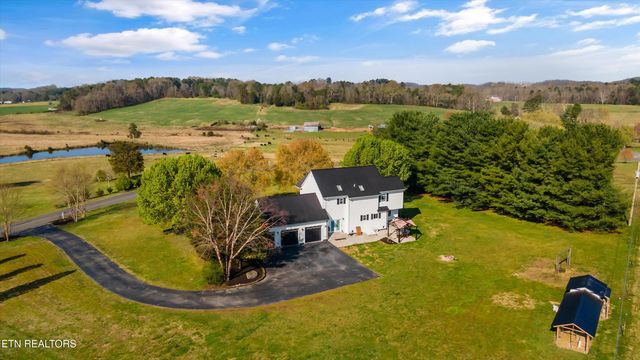 2940 Beecarter Rd, Dandridge, TN 37725