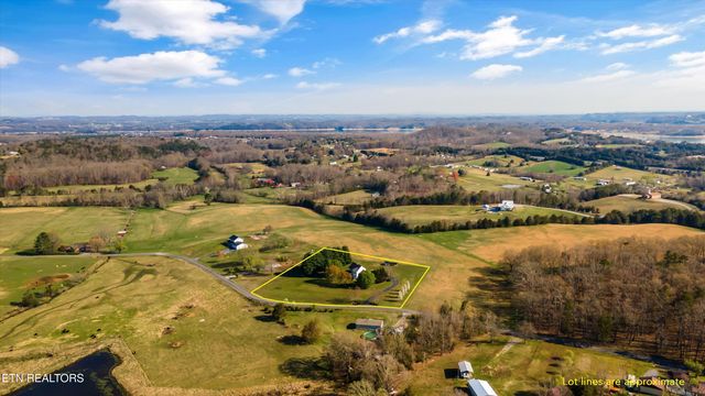 2940 Beecarter Rd, Dandridge, TN 37725