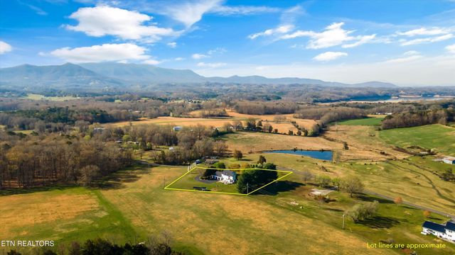 2940 Beecarter Rd, Dandridge, TN 37725