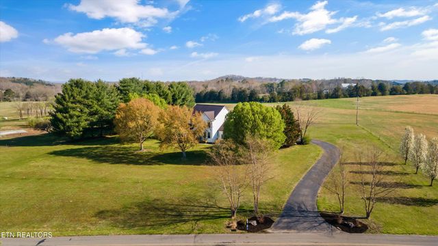 2940 Beecarter Rd, Dandridge, TN 37725