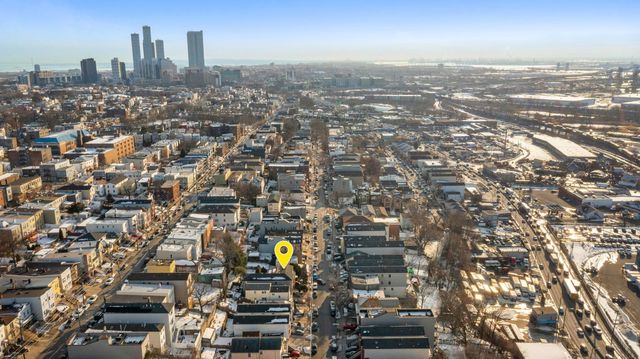 136 TERRACE AVE, Jc, Heights, NJ 07307