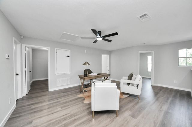 1718 Peyton Circle Court, Houston, TX 77049