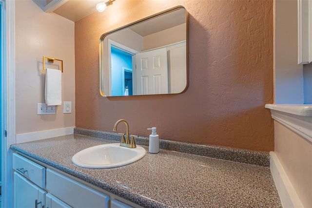 3513 Shannon Drive, Moore, OK 73160