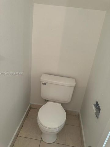 18051 NW 68th Ave J104, Hialeah, FL 33015