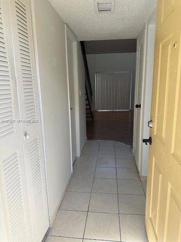 18051 NW 68th Ave J104, Hialeah, FL 33015