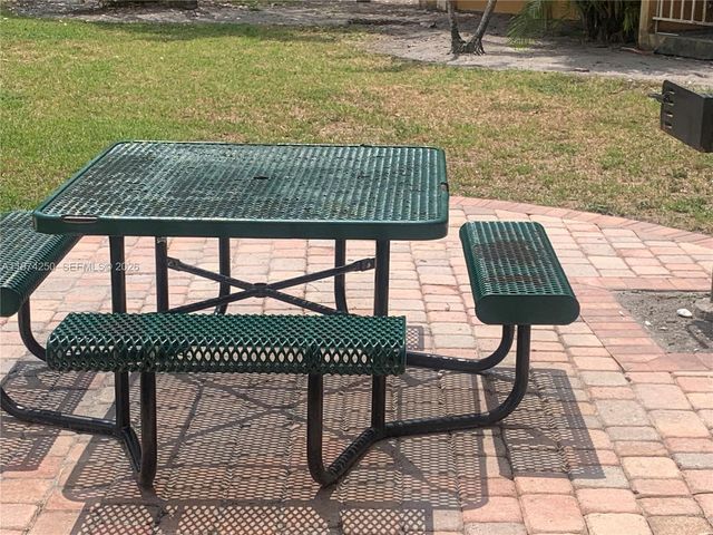 18051 NW 68th Ave J104, Hialeah, FL 33015