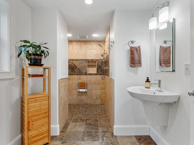 1233 Satterly Road, Ferrisburgh, VT 05456