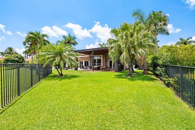 2498 Eagle Run Dr, Weston, FL 33327