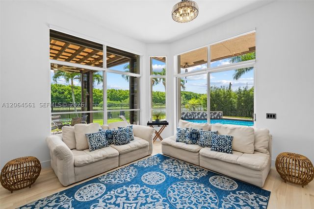 2498 Eagle Run Dr, Weston, FL 33327