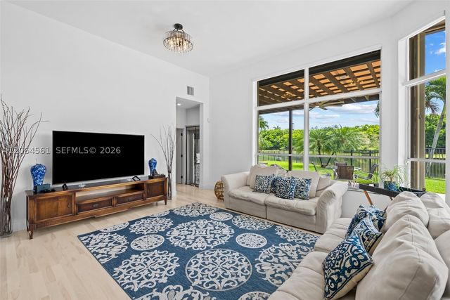 2498 Eagle Run Dr, Weston, FL 33327