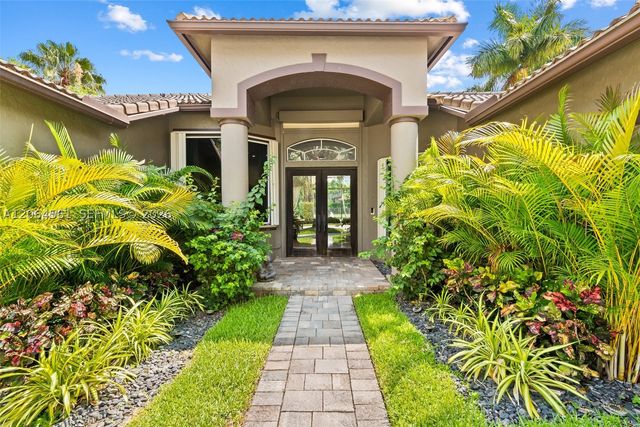 2498 Eagle Run Dr, Weston, FL 33327