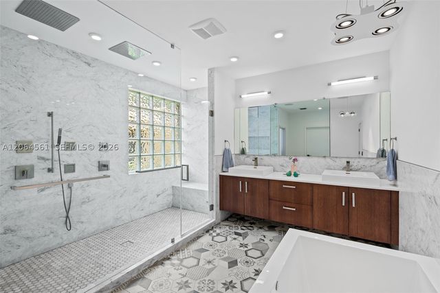 2498 Eagle Run Dr, Weston, FL 33327