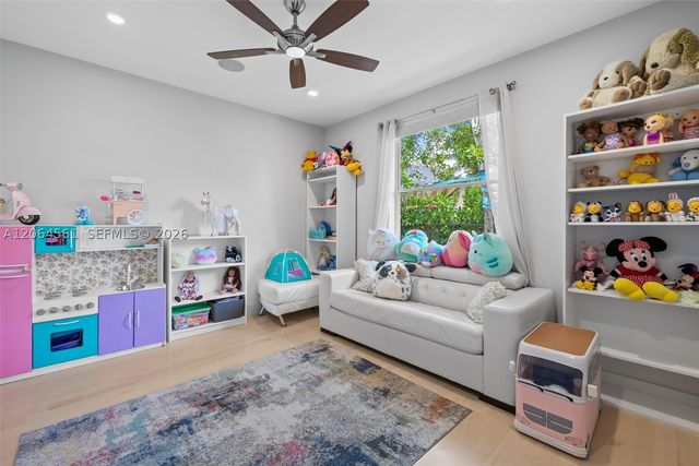 2498 Eagle Run Dr, Weston, FL 33327