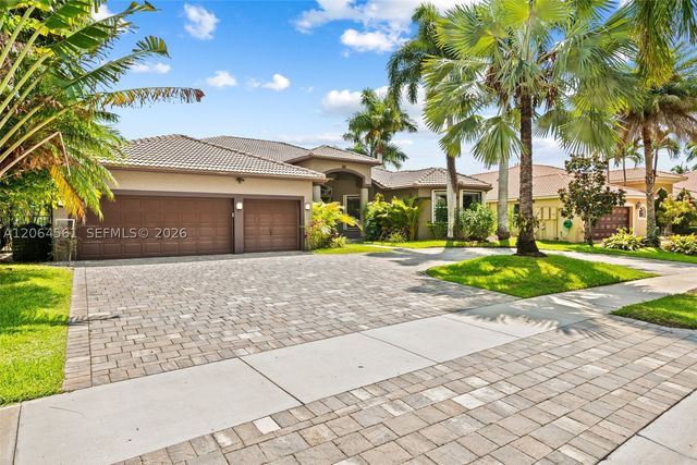 2498 Eagle Run Dr, Weston, FL 33327