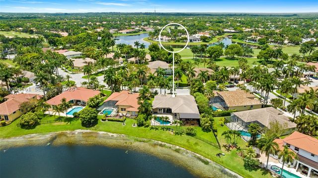 2498 Eagle Run Dr, Weston, FL 33327