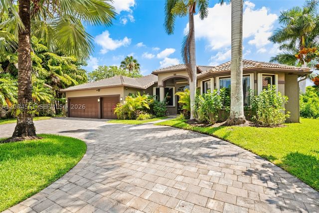 2498 Eagle Run Dr, Weston, FL 33327