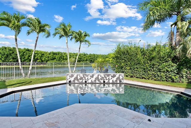 2498 Eagle Run Dr, Weston, FL 33327