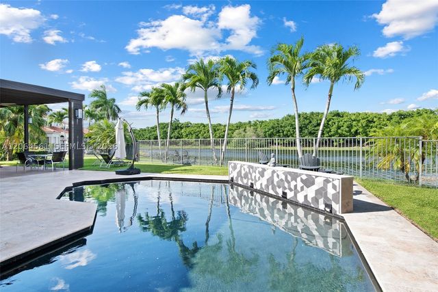 2498 Eagle Run Dr, Weston, FL 33327