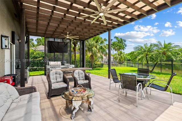 2498 Eagle Run Dr, Weston, FL 33327