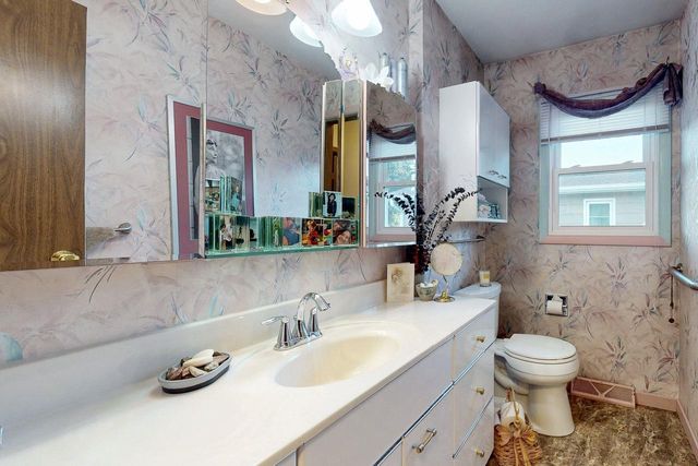 1919 La Crescent Court, La Crosse, WI 54603