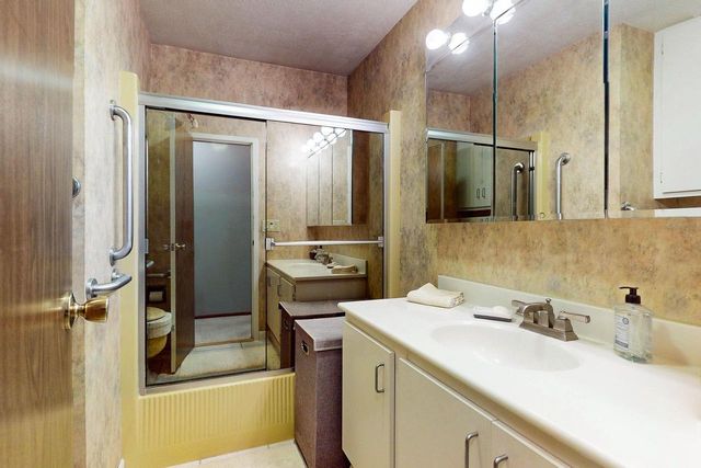 1919 La Crescent Court, La Crosse, WI 54603