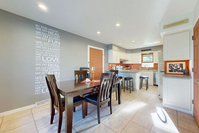 1919 La Crescent Court, La Crosse, WI 54603