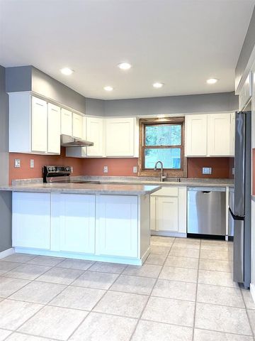 1919 La Crescent Court, La Crosse, WI 54603