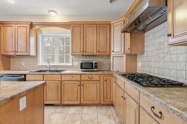 265 Finch Rd, Raynham, MA 02767