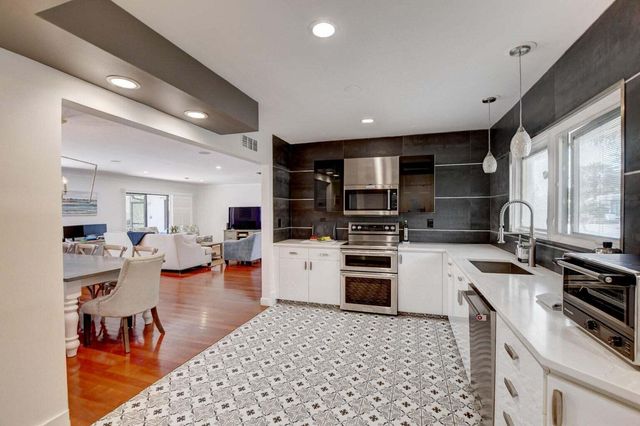 2700 Spanish River Road, Boca Raton, FL 33432