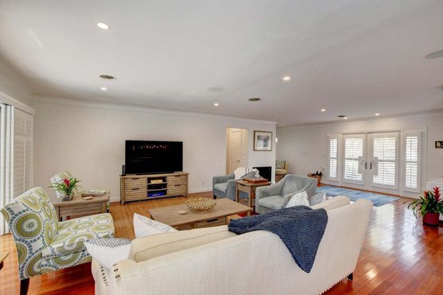 2700 Spanish River Road, Boca Raton, FL 33432