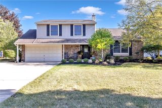 15 Bridlepath Lane, Lancaster, NY 14086