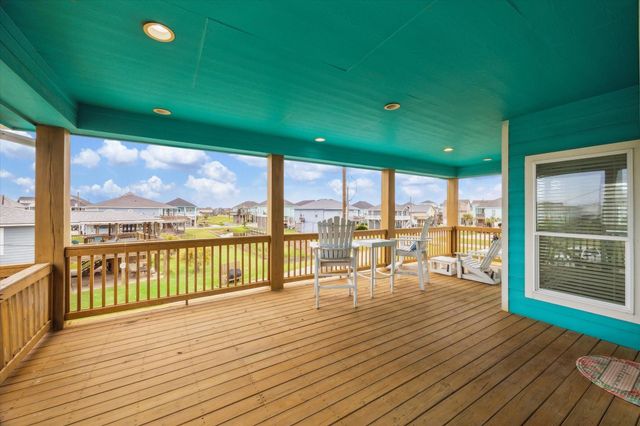 923 Tidelands Drive, Crystal Beach, TX 77650