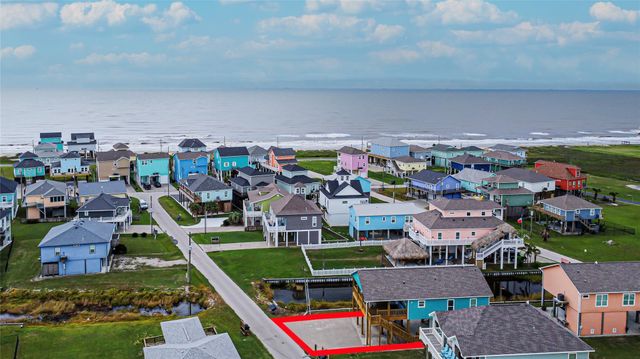 923 Tidelands Drive, Crystal Beach, TX 77650