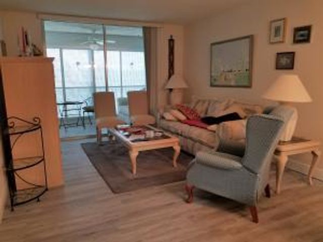 6795 Huntington Lane 405, Delray Beach, FL 33446