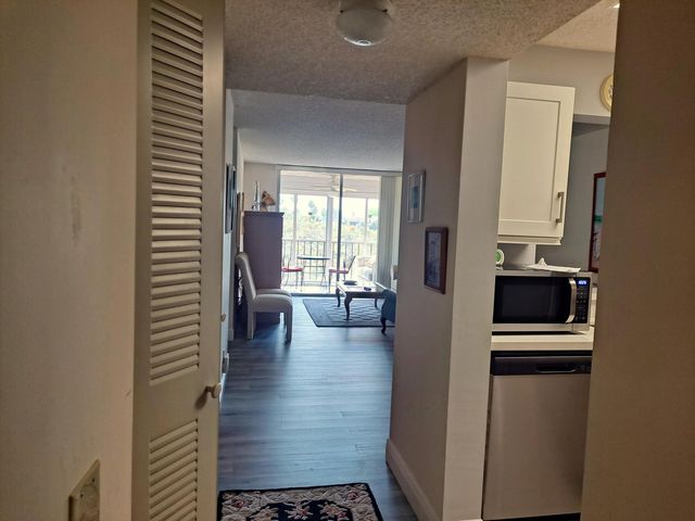 6795 Huntington Lane 405, Delray Beach, FL 33446