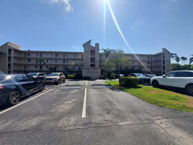 6795 Huntington Lane 405, Delray Beach, FL 33446