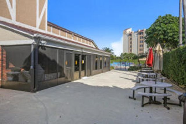 6795 Huntington Lane 405, Delray Beach, FL 33446
