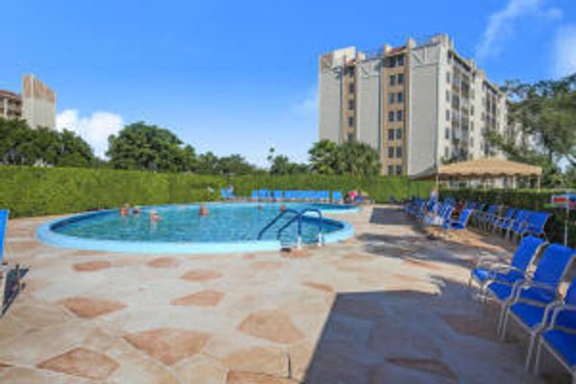 6795 Huntington Lane 405, Delray Beach, FL 33446