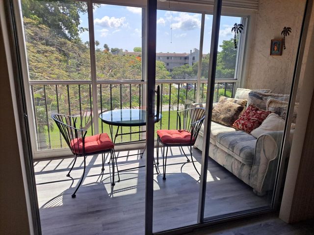 6795 Huntington Lane 405, Delray Beach, FL 33446