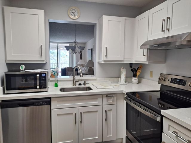 6795 Huntington Lane 405, Delray Beach, FL 33446