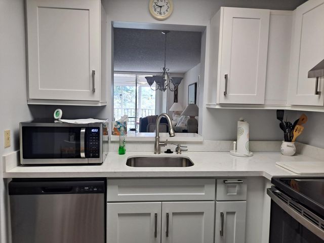 6795 Huntington Lane 405, Delray Beach, FL 33446