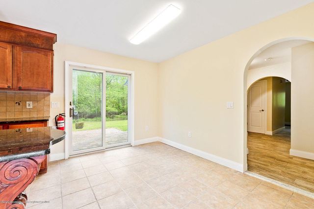 33 Heath Avenue, Oakhurst, NJ 07755