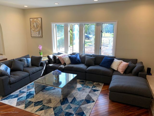 33 Heath Avenue, Oakhurst, NJ 07755