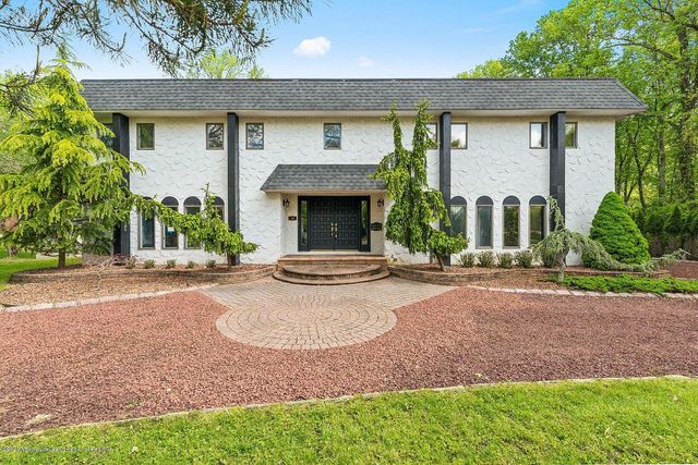 33 Heath Avenue, Oakhurst, NJ 07755